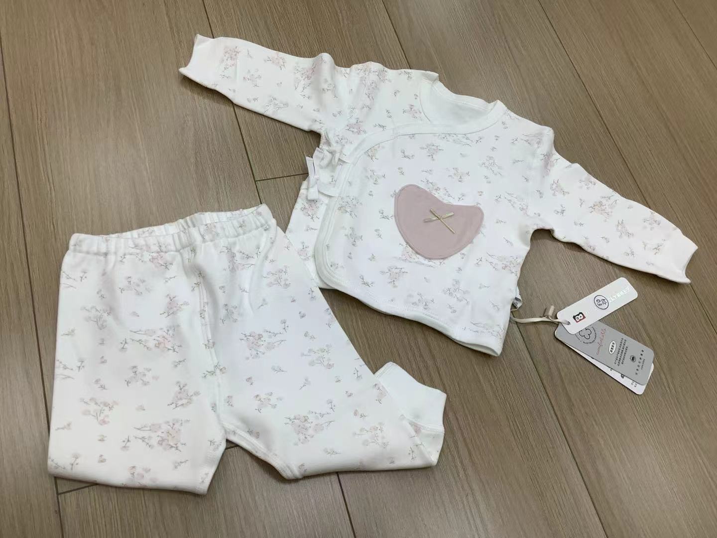 New Born 2-Piece Set with Heart Pocket