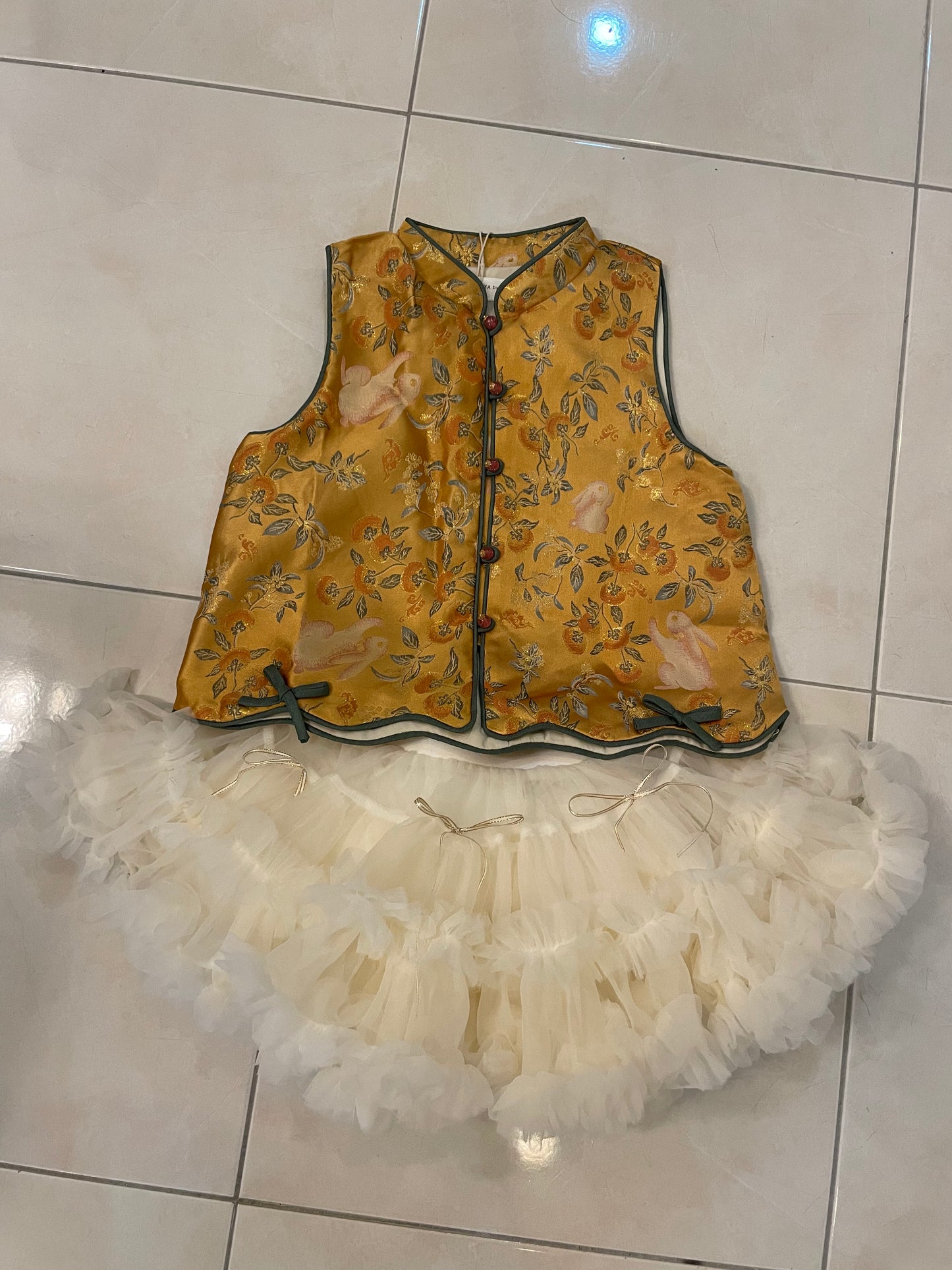 Jin Yu Man Tang (金玉满堂）Two Piece Set